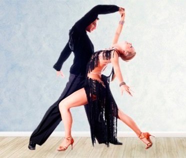 Bailes latinos en la academia Dantza-tu de Trintxerpe
